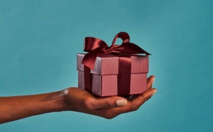 Should Real Estate Agents Provide Closing Gifts to Their Clients?