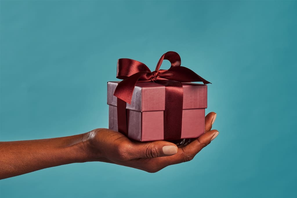 Closing Gifts and If Real Estate Agents Should Provide Them