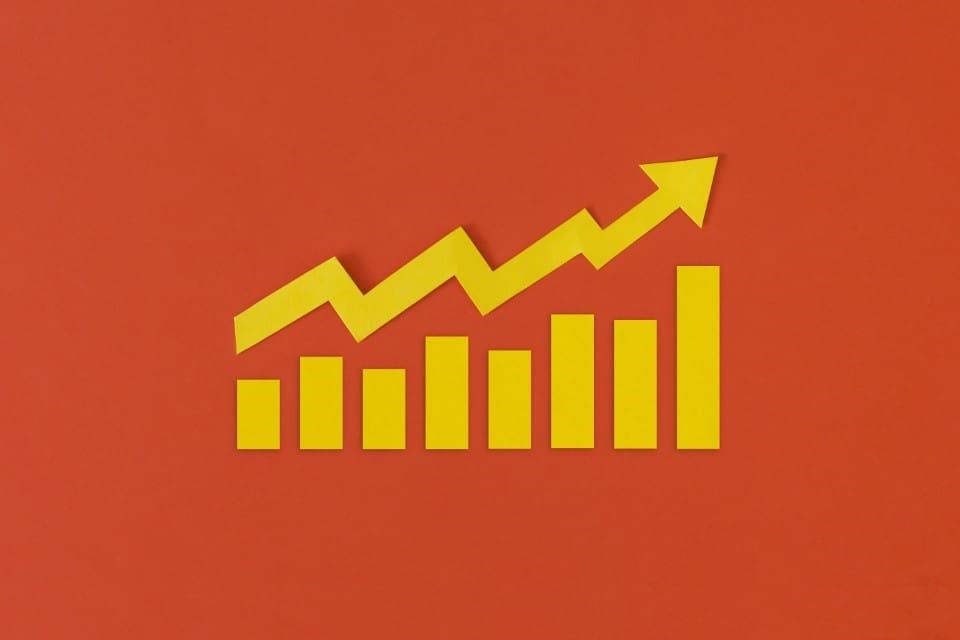 Business growth concept Financial report with graphs and arrow - Real-Estate-Leads Efficient use of CRM: Expert Tips for Real Estate Agents: Analyze Performance