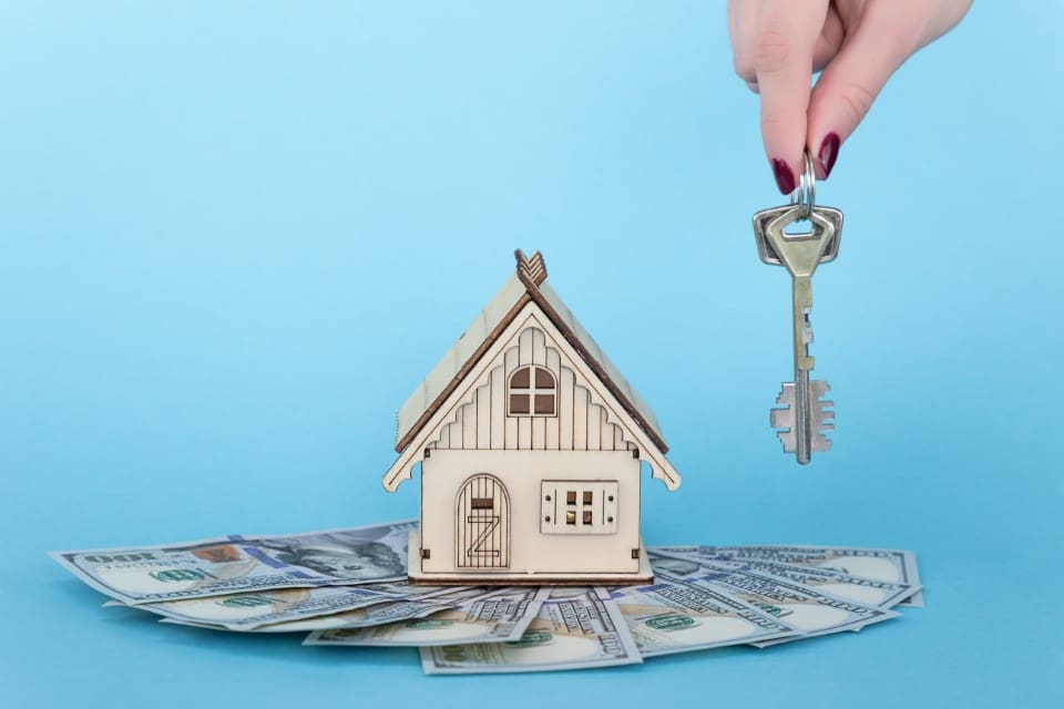 buying-a-new-home-concept-small-house-with-money-and-keys-1 - Real-Estate-Leads Unlocking Lucrative Investment Opportunities in REITs: Benefits