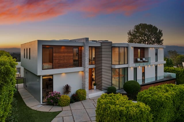 Marketing Luxury Properties: What Real Estate Agents Need to Know