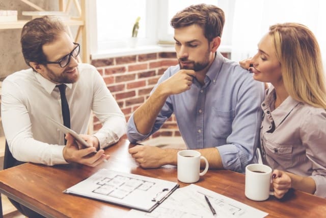 - Real-Estate-Leads Ways to Keep Clients Informed During the Selling Process: Advise Delays