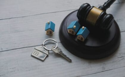 How to Navigate the Purchase of Foreclosed Homes