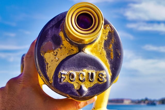 How to Set Realistic Goals When Starting Out in Real Estate:  Focus