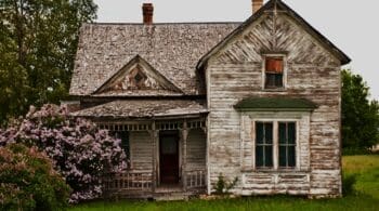 Distressed Property Sales: How Agents Can Protect Their Clients