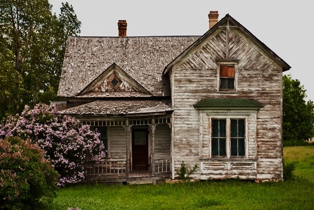 Distressed Property Sales: How Agents Can Protect Their Clients