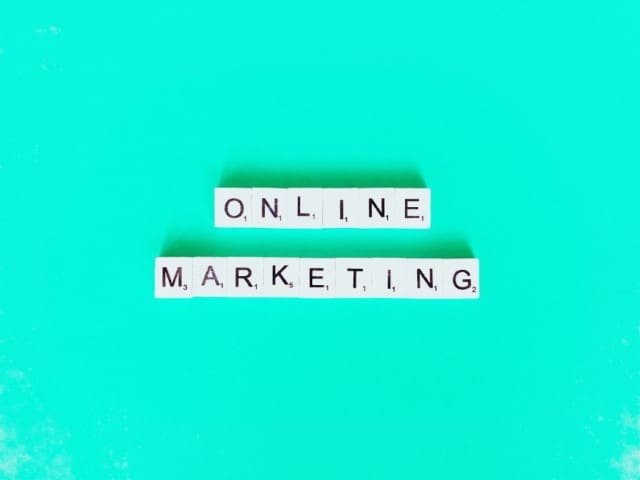 Building a Personal Brand: A Guide to Standing Out in a Competitive Market: Online Marketing