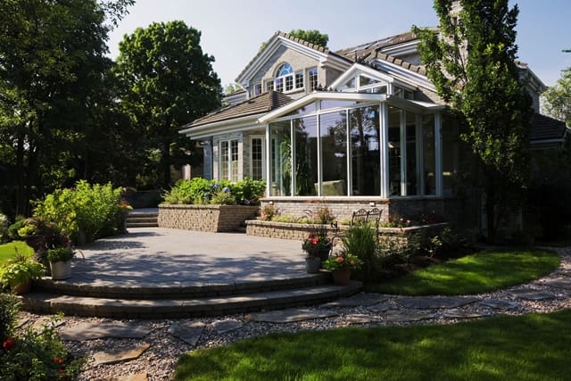 How to Become a Luxury Real Estate Specialist