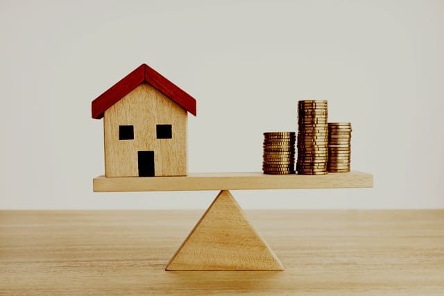 How to Effectively Market an Ugly Home: Pricing Strategy