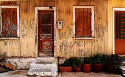 How to Effectively Market an Ugly Home