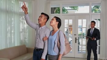 How to Read Buyer Body Language During Home Showings