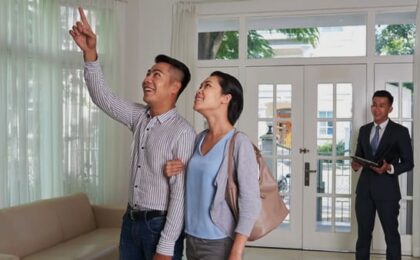 How to Read Buyer Body Language During Home Showings